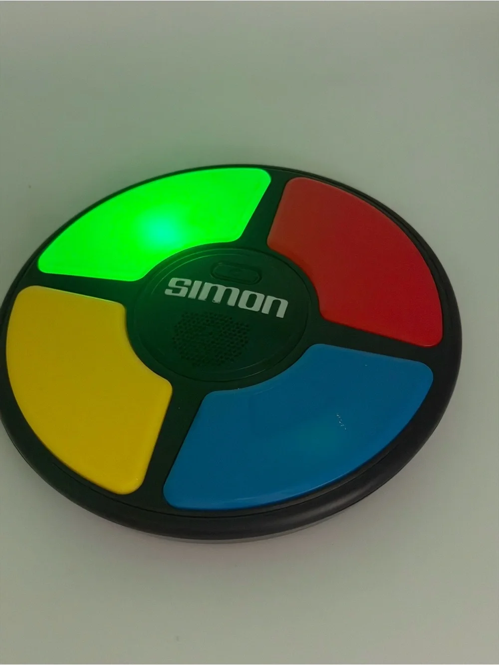 Hasbro Simon Says Electronic Memory Game Classic Toy Sound & Lights -Tested 2019